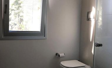 Único Departamento en triplex con terraza propia parquizada, 2 cocheras. Categoría. - Martinez