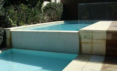 Único Departamento en triplex con terraza propia parquizada, 2 cocheras. Categoría. - Martinez