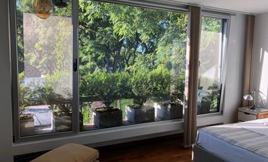 Único Departamento en triplex con terraza propia parquizada, 2 cocheras. Categoría. - Martinez