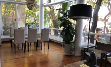 Único Departamento en triplex con terraza propia parquizada, 2 cocheras. Categoría. - Martinez