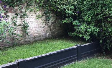 Único Departamento en triplex con terraza propia parquizada, 2 cocheras. Categoría. - Martinez