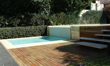 Único Departamento en triplex con terraza propia parquizada, 2 cocheras. Categoría. - Martinez