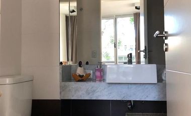 Único Departamento en triplex con terraza propia parquizada, 2 cocheras. Categoría. - Martinez