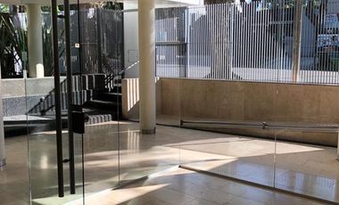 Único Departamento en triplex con terraza propia parquizada, 2 cocheras. Categoría. - Martinez