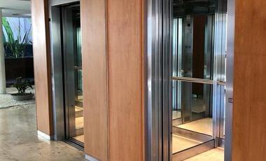 Único Departamento en triplex con terraza propia parquizada, 2 cocheras. Categoría. - Martinez