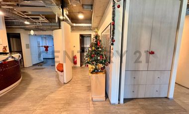 OFICINA EN VENTA, AMOBLADA, METRO LOS DOMINICOS, LAS CONDES