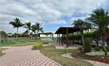 TERRENO EN URBANIZACIÓN MARINA BLUE, SUR DE MANTA