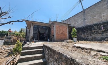 VENTA DE TERRENO CON CONSTRUCCIÓN EN LAGUNILLA DEL SALTO, CUERNAVACA, MOR.