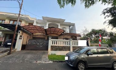 Rumah 5 Kamar Tidur SHM dekat Gandaria City Mall Dibantu KPR J-46152