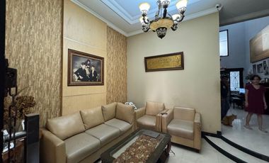 Rumah 5 Kamar Tidur SHM dekat Gandaria City Mall Dibantu KPR J-46152