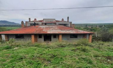 CASA EN CHARO ZURUMBENEO CERCA DE MORELIA CINCO RECAMARAS