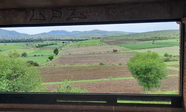 CASA EN CHARO ZURUMBENEO CERCA DE MORELIA CINCO RECAMARAS
