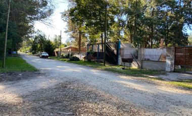 LATORRE PROP. VENDE CABAÑA 3 AMB CON PARQUE EN EL CORAZON DE LAS DALIAS