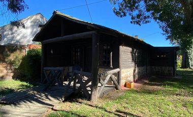 LATORRE PROP. VENDE CABAÑA 3 AMB CON PARQUE EN EL CORAZON DE LAS DALIAS