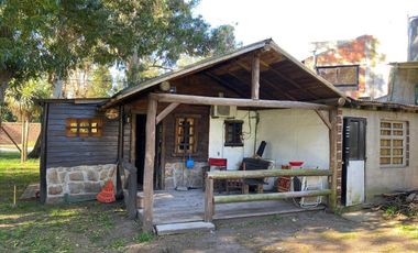 LATORRE PROP. VENDE CABAÑA 3 AMB CON PARQUE EN EL CORAZON DE LAS DALIAS