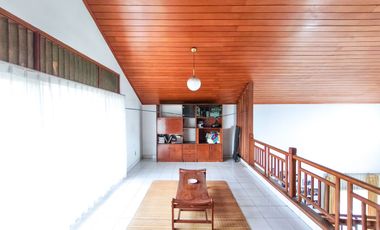 Rumah Tanah Luas 5 Kamar Tidur 5 Mnt ke Living Plaza Pamulang J-42963