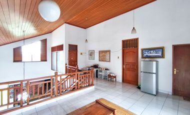 Rumah Tanah Luas 5 Kamar Tidur 5 Mnt ke Living Plaza Pamulang J-42963