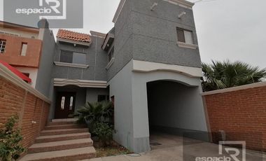 CASA EN VENTA EN PANAMERICANA