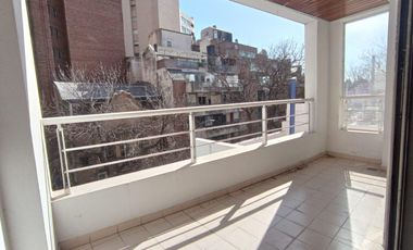 Departamento en  Nueva Córdoba en venta , frente parque las tejas , desocupado , recibo menor
