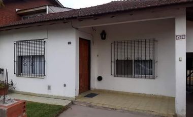 Casa en venta - 3 Dormitorios 2 Baños - 290Mts2 - Santa Clara del Mar