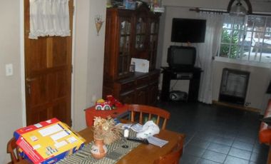 BURZACO. BARRIO LOS ROBLES: DUPLEX CON GARAGE SEMICUBIERTO EN BARRIO PRIVADO