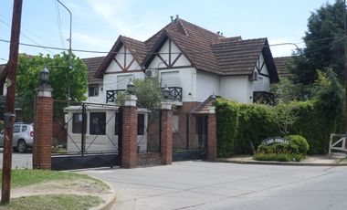 BURZACO. BARRIO LOS ROBLES: DUPLEX CON GARAGE SEMICUBIERTO EN BARRIO PRIVADO