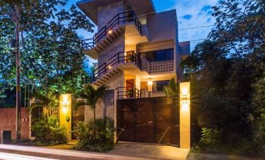 Hotel boutique con 5 suites, 6 recamaras, roof top con alberca, amueblado