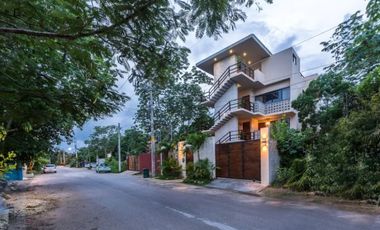 Hotel boutique con 5 suites, 6 recamaras, roof top con alberca, amueblado