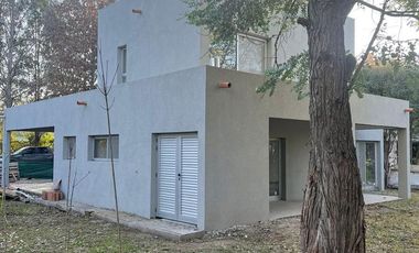 Espectacular casa de 3 dormitorios en Barrio Sol de Paraná- Pueblo Esther