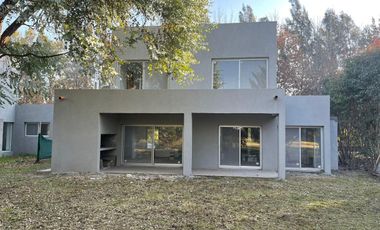Espectacular casa de 3 dormitorios en Barrio Sol de Paraná- Pueblo Esther