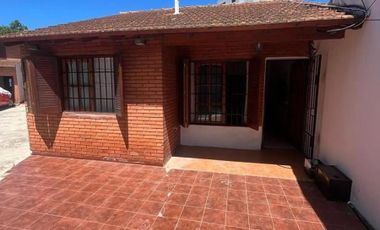 Casa en venta - 2 Dormitorios 1 Baño - Cochera - 94Mts2 - San Bernardo del Tuyú
