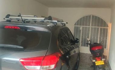 casa en venta en la rochela. Cod V6