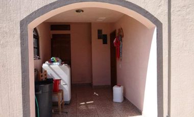 Se vende casa en Zapotlan de Juarez, 4 recamaras, 3 baños y salón de fiestas
