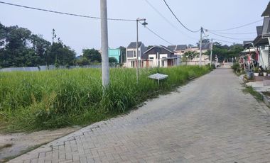 Rumah di Cileungsi hijau 5 Km ke Pintu Tol Kota Wisata