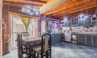 PH en venta de 2 dormitorios c/ cochera en Morón