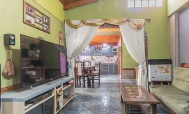 PH en venta de 2 dormitorios c/ cochera en Morón