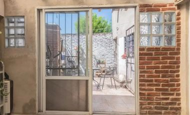 PH en venta de 2 dormitorios c/ cochera en Morón