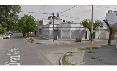 Casa en venta  Díaz Velez 200. (Esquina). Patio U$S70000 RETASADA