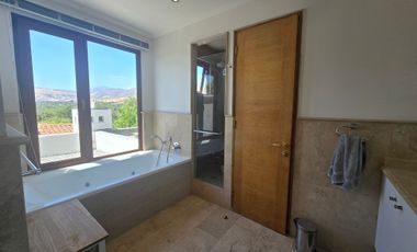 Casa hacienda de chicureo 5D/5B Oportunidad
