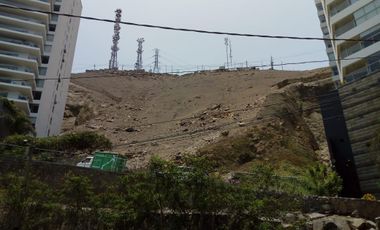 Vendo Terreno Para mas de 10 Pisos  en Cerros De Camacho, Surco