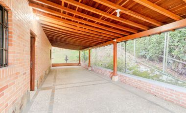 casa en venta en el poblado. Cod V4490