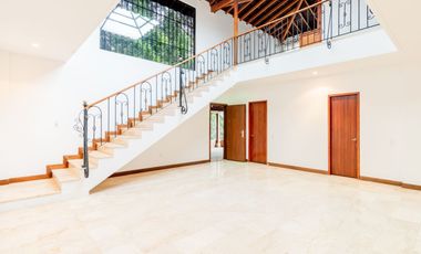 casa en venta en el poblado. Cod V4490