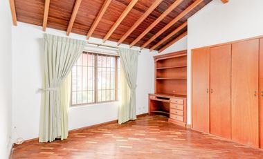 casa en venta en el poblado. Cod V4490