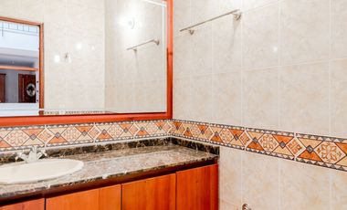 casa en venta en el poblado. Cod V4490