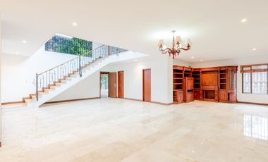 casa en venta en el poblado. Cod V4490