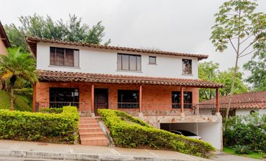 casa en venta en el poblado. Cod V4490