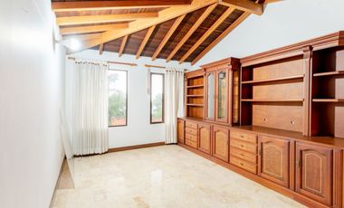 casa en venta en el poblado. Cod V4490