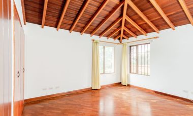 casa en venta en el poblado. Cod V4490