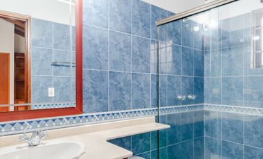 casa en venta en el poblado. Cod V4490