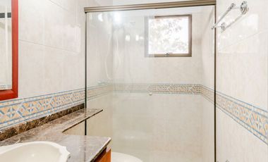 casa en venta en el poblado. Cod V4490